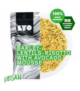 Risotto de cebada perlada y lentejas con crema de aguacate liofilizado