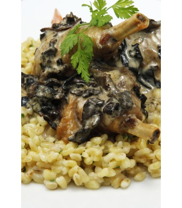 Salteado de ave con champiñones silvestres